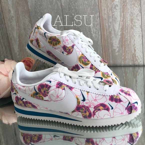 nike classic cortez lx